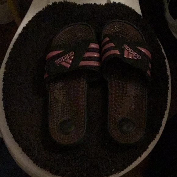Adidas slides - Picture 1 of 2